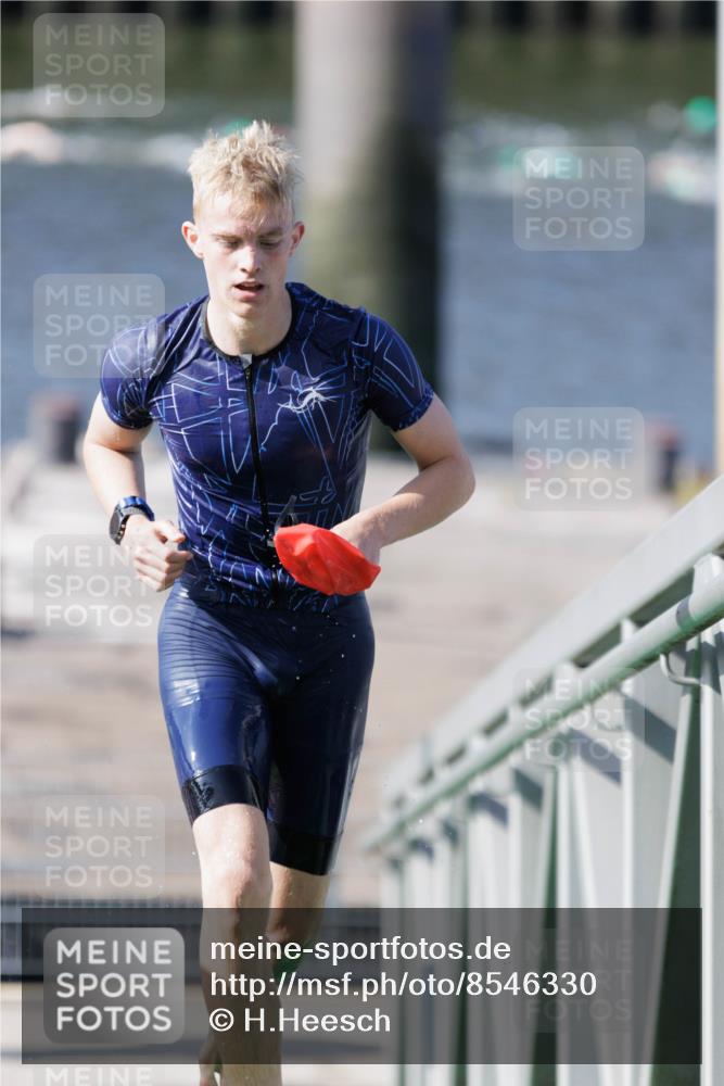10.08.2025 - GEWOBA Citytriathlon Bremen H.Heesch http://msf.ph/oto/8546330 10.08.2025 10:17:08 Schwimmen 351 meine-sportfotos.de