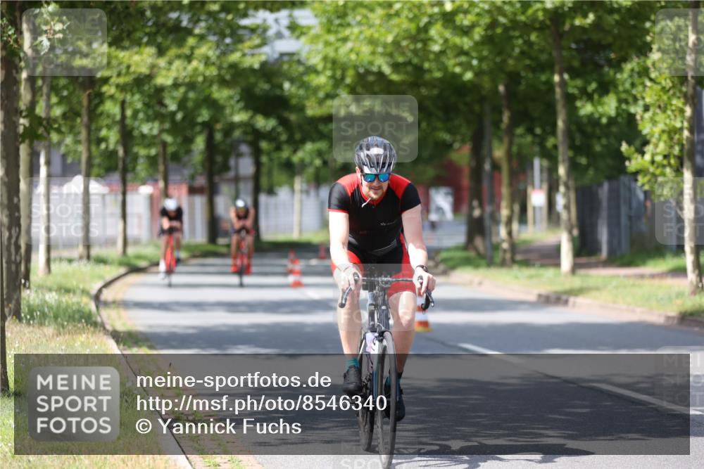 10.08.2025 - GEWOBA Citytriathlon Bremen Yannick Fuchs http://msf.ph/oto/8546340 10.08.2025 13:01:41 Radfahren 608, 663, 703, 716, 754, 800, 816, 819, 828, 851, 923, 953 meine-sportfotos.de