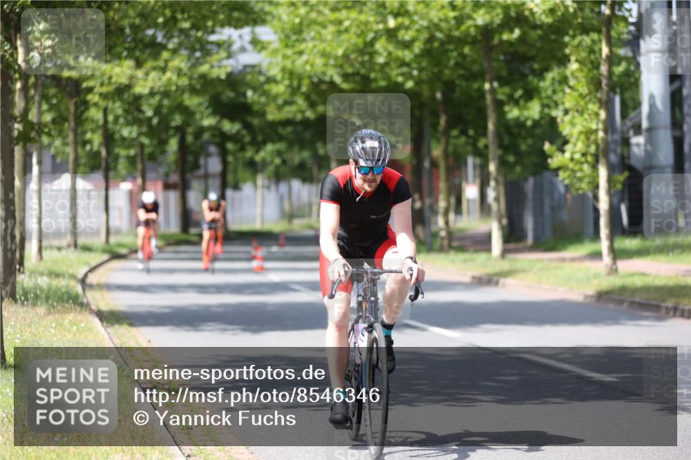 10.08.2025 - GEWOBA Citytriathlon Bremen Yannick Fuchs http://msf.ph/oto/8546346 10.08.2025 13:01:41 Radfahren 608, 663, 703, 716, 754, 800, 816, 819, 828, 851, 923, 953 meine-sportfotos.de