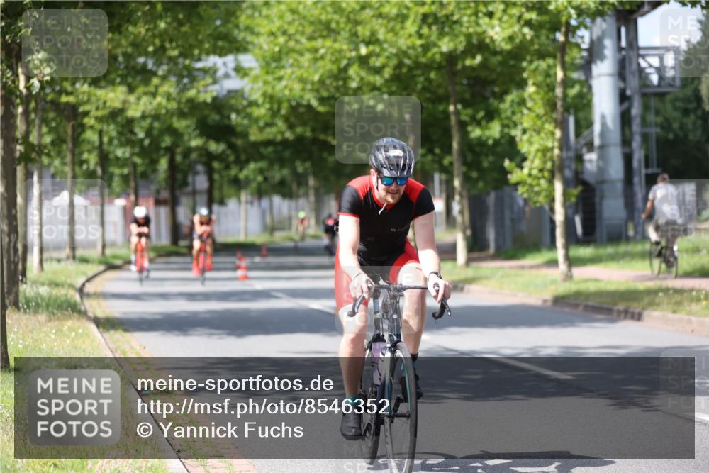 10.08.2025 - GEWOBA Citytriathlon Bremen Yannick Fuchs http://msf.ph/oto/8546352 10.08.2025 13:01:41 Radfahren 608, 663, 703, 716, 754, 800, 816, 819, 828, 851, 923, 953 meine-sportfotos.de