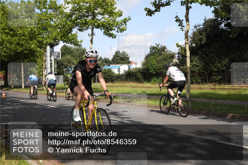 10.08.2025 - GEWOBA Citytriathlon Bremen Yannick Fuchs http://msf.ph/oto/8546359 10.08.2025 10:39:31 Radfahren 59, 87, 95, 107, 185, 201, 209, 221, 233, 374, 435, 436, 440, 453, 481 meine-sportfotos.de