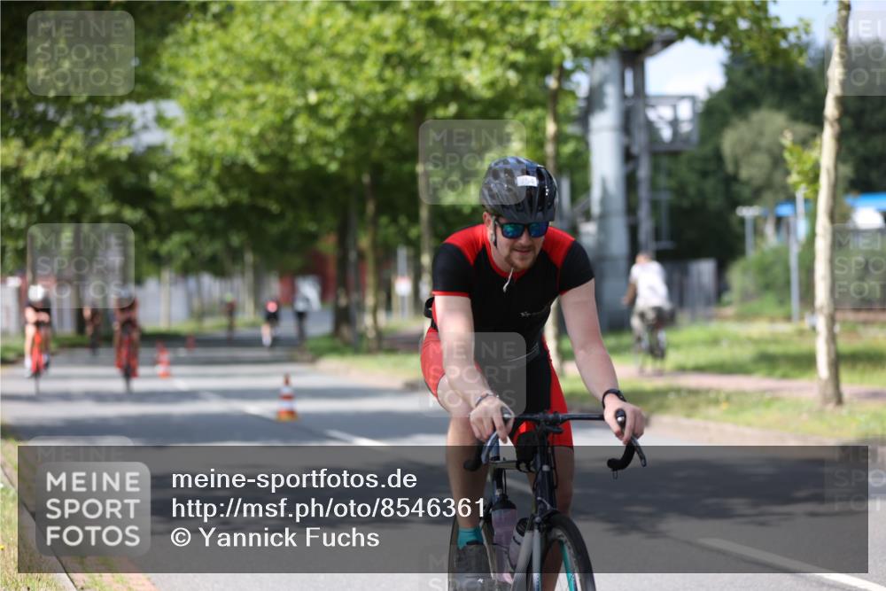10.08.2025 - GEWOBA Citytriathlon Bremen Yannick Fuchs http://msf.ph/oto/8546361 10.08.2025 13:01:41 Radfahren 608, 663, 703, 716, 754, 800, 816, 819, 828, 851, 923, 953 meine-sportfotos.de
