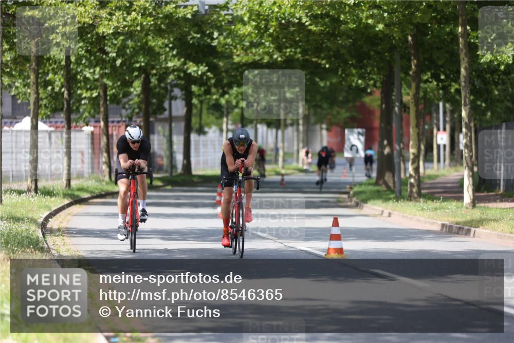 10.08.2025 - GEWOBA Citytriathlon Bremen Yannick Fuchs http://msf.ph/oto/8546365 10.08.2025 13:01:42 Radfahren 608, 663, 703, 716, 754, 800, 816, 819, 828, 851, 923, 953 meine-sportfotos.de