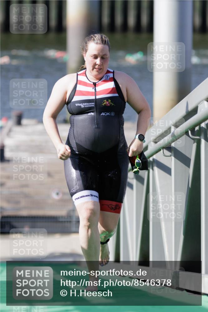 10.08.2025 - GEWOBA Citytriathlon Bremen H.Heesch http://msf.ph/oto/8546378 10.08.2025 10:17:38 Schwimmen 476 meine-sportfotos.de
