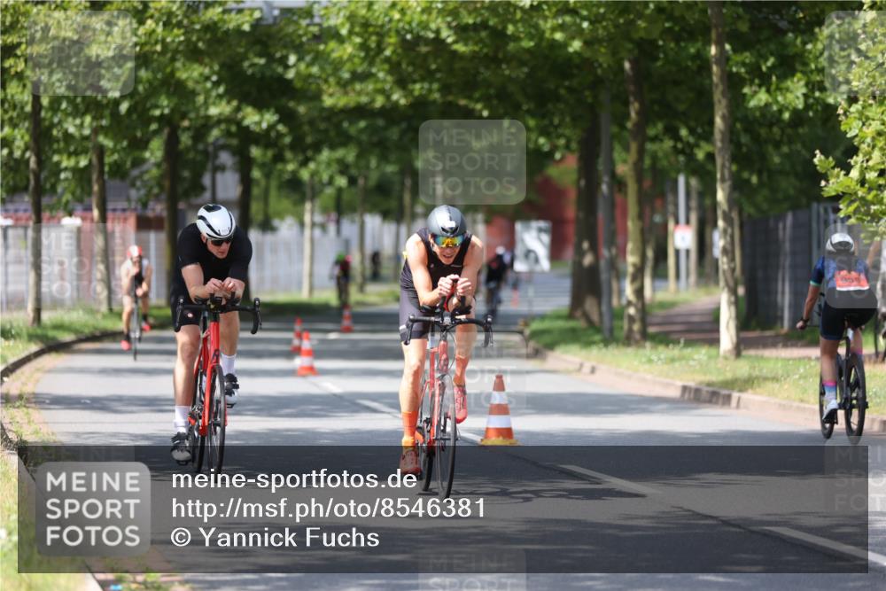 10.08.2025 - GEWOBA Citytriathlon Bremen Yannick Fuchs http://msf.ph/oto/8546381 10.08.2025 13:01:43 Radfahren 608, 663, 703, 716, 754, 800, 816, 819, 828, 851, 923, 953, 964 meine-sportfotos.de