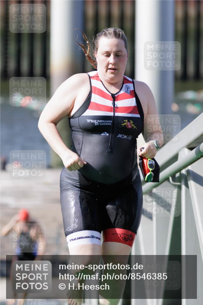 10.08.2025 - GEWOBA Citytriathlon Bremen H.Heesch http://msf.ph/oto/8546385 10.08.2025 10:17:39 Schwimmen 427, 476 meine-sportfotos.de
