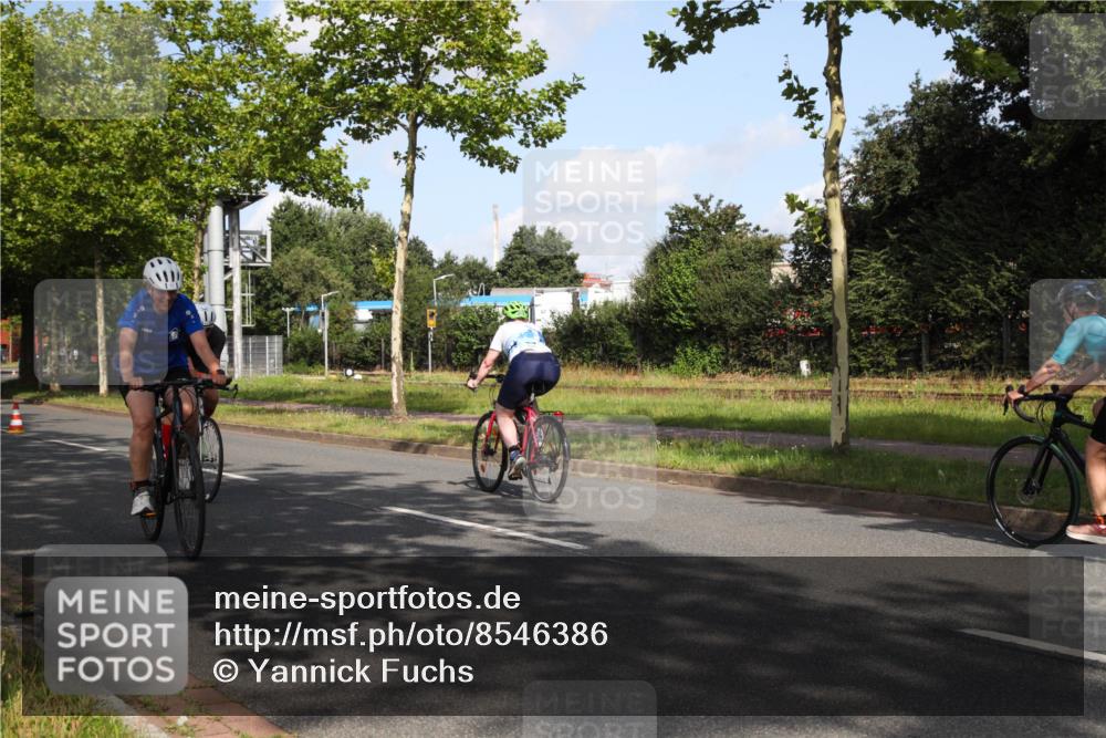 10.08.2025 - GEWOBA Citytriathlon Bremen Yannick Fuchs http://msf.ph/oto/8546386 10.08.2025 10:39:37 Radfahren 59, 87, 95, 185, 193, 201, 209, 221, 233, 374, 435, 436, 440, 453 meine-sportfotos.de