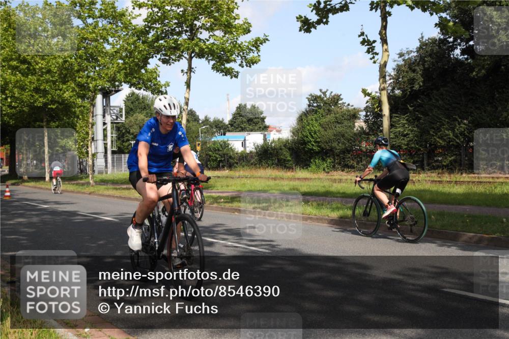 10.08.2025 - GEWOBA Citytriathlon Bremen Yannick Fuchs http://msf.ph/oto/8546390 10.08.2025 10:39:37 Radfahren 59, 87, 95, 185, 193, 201, 209, 221, 233, 374, 435, 436, 440, 453 meine-sportfotos.de