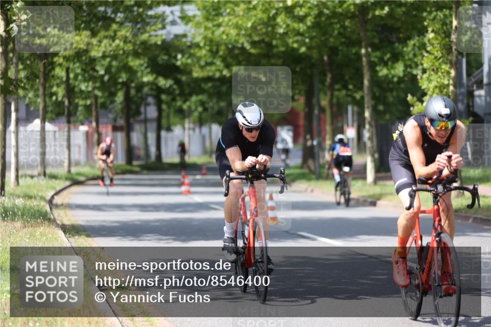 10.08.2025 - GEWOBA Citytriathlon Bremen Yannick Fuchs http://msf.ph/oto/8546400 10.08.2025 13:01:44 Radfahren 608, 663, 703, 716, 754, 800, 816, 819, 828, 851, 923, 953, 964 meine-sportfotos.de