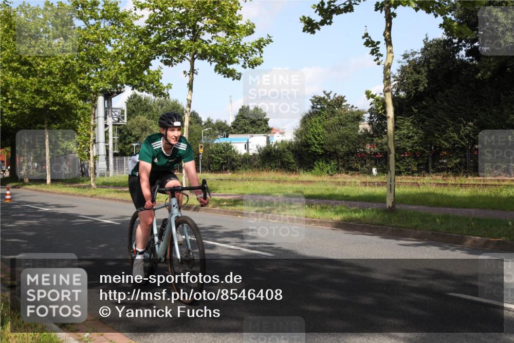 10.08.2025 - GEWOBA Citytriathlon Bremen Yannick Fuchs http://msf.ph/oto/8546408 10.08.2025 10:39:43 Radfahren 59, 77, 87, 95, 143, 185, 193, 201, 209, 221, 374, 435, 436, 453 meine-sportfotos.de