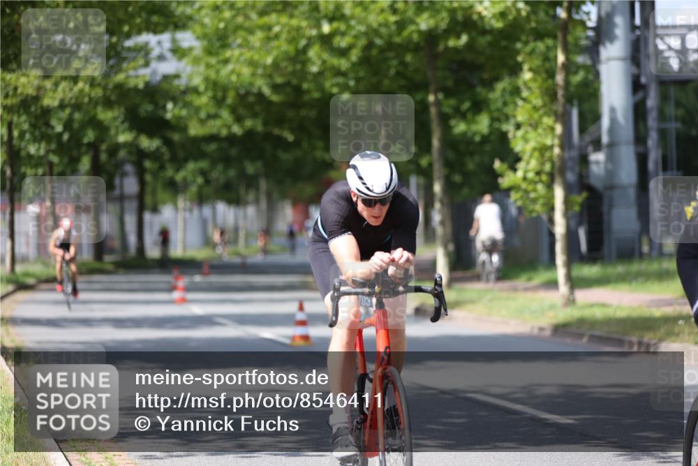 10.08.2025 - GEWOBA Citytriathlon Bremen Yannick Fuchs http://msf.ph/oto/8546411 10.08.2025 13:01:44 Radfahren 608, 663, 703, 716, 754, 800, 816, 819, 828, 851, 923, 953, 964 meine-sportfotos.de