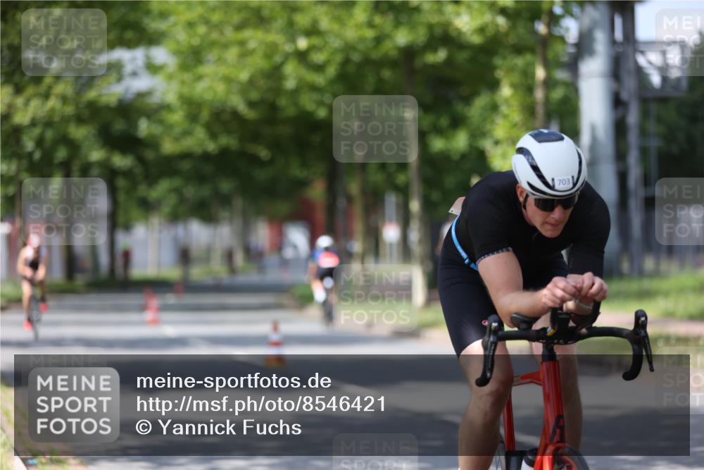 10.08.2025 - GEWOBA Citytriathlon Bremen Yannick Fuchs http://msf.ph/oto/8546421 10.08.2025 13:01:44 Radfahren 608, 663, 703, 716, 754, 800, 816, 819, 828, 851, 923, 953, 964 meine-sportfotos.de