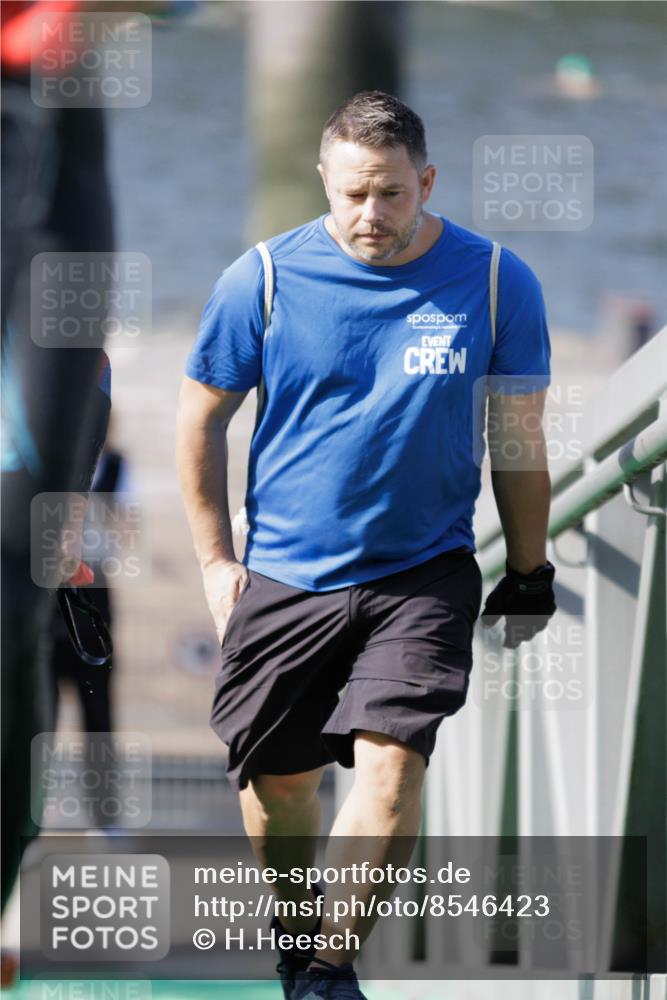 10.08.2025 - GEWOBA Citytriathlon Bremen H.Heesch http://msf.ph/oto/8546423 10.08.2025 10:18:01 Schwimmen 387, 433, 509, 510 meine-sportfotos.de