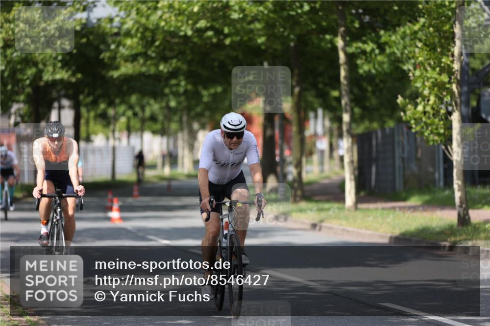 10.08.2025 - GEWOBA Citytriathlon Bremen Yannick Fuchs http://msf.ph/oto/8546427 10.08.2025 12:07:43 Radfahren 559, 609, 646, 650, 660, 693, 705, 706, 721, 723, 740, 879 meine-sportfotos.de