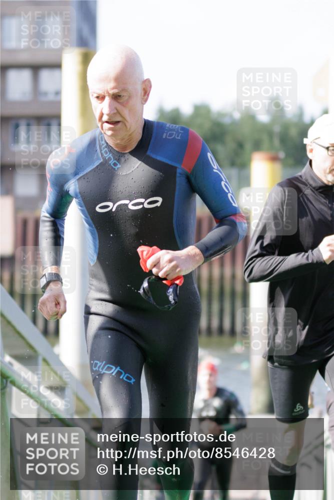 10.08.2025 - GEWOBA Citytriathlon Bremen H.Heesch http://msf.ph/oto/8546428 10.08.2025 10:18:05 Schwimmen 353, 387, 433, 509 meine-sportfotos.de