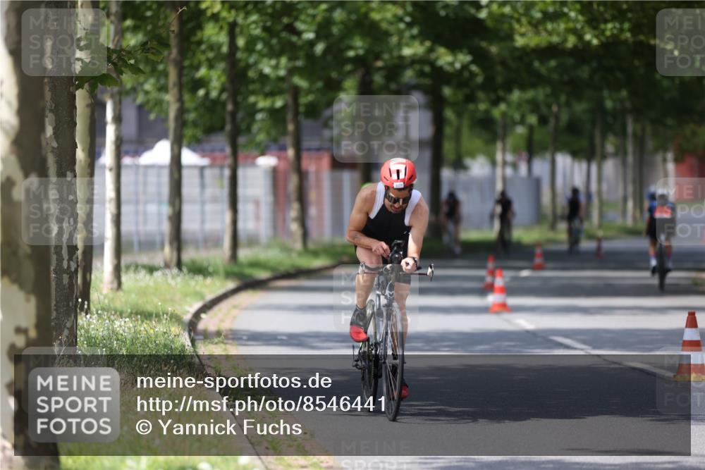 10.08.2025 - GEWOBA Citytriathlon Bremen Yannick Fuchs http://msf.ph/oto/8546441 10.08.2025 13:01:46 Radfahren 586, 608, 663, 703, 716, 754, 816, 819, 828, 842, 851, 923, 953, 964 meine-sportfotos.de