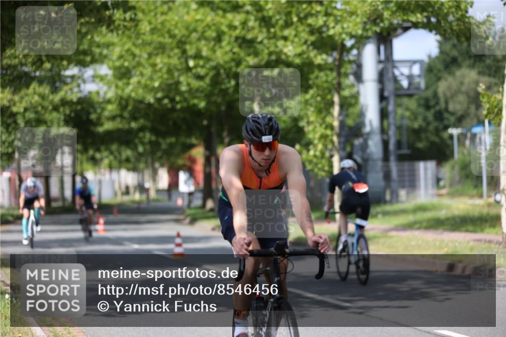 10.08.2025 - GEWOBA Citytriathlon Bremen Yannick Fuchs http://msf.ph/oto/8546456 10.08.2025 12:07:45 Radfahren 559, 609, 646, 660, 693, 696, 698, 705, 706, 721, 723, 740, 879 meine-sportfotos.de