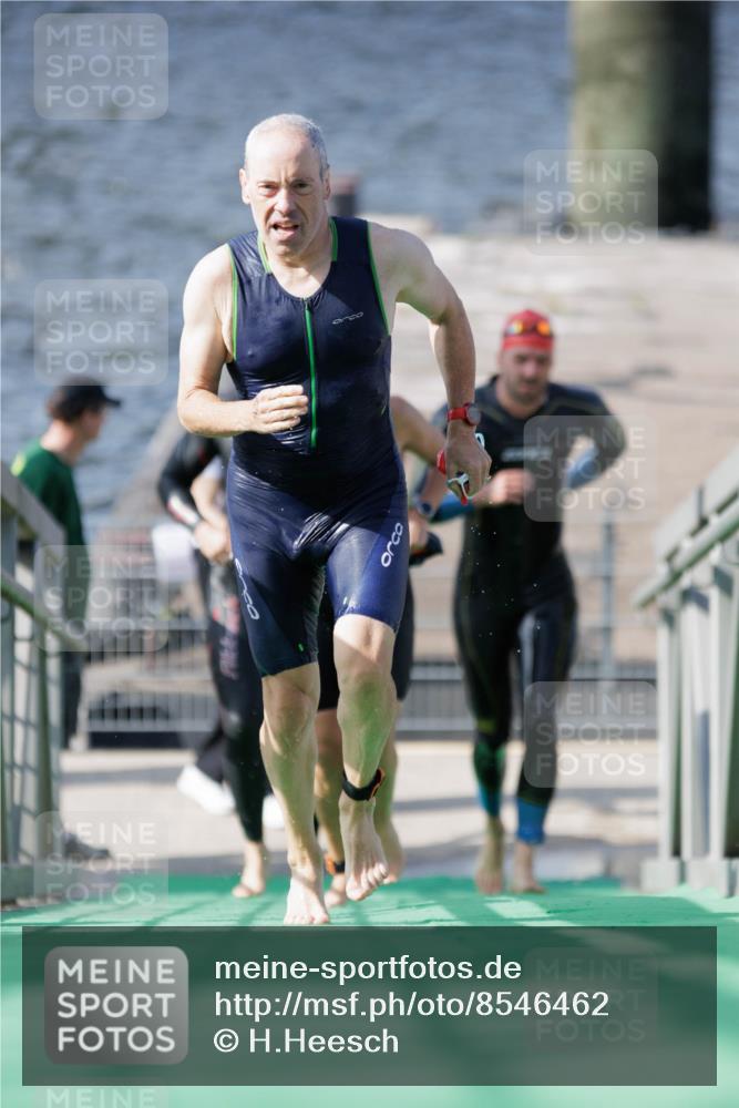 10.08.2025 - GEWOBA Citytriathlon Bremen H.Heesch http://msf.ph/oto/8546462 10.08.2025 10:18:14 Schwimmen 353, 386, 407, 423, 471 meine-sportfotos.de