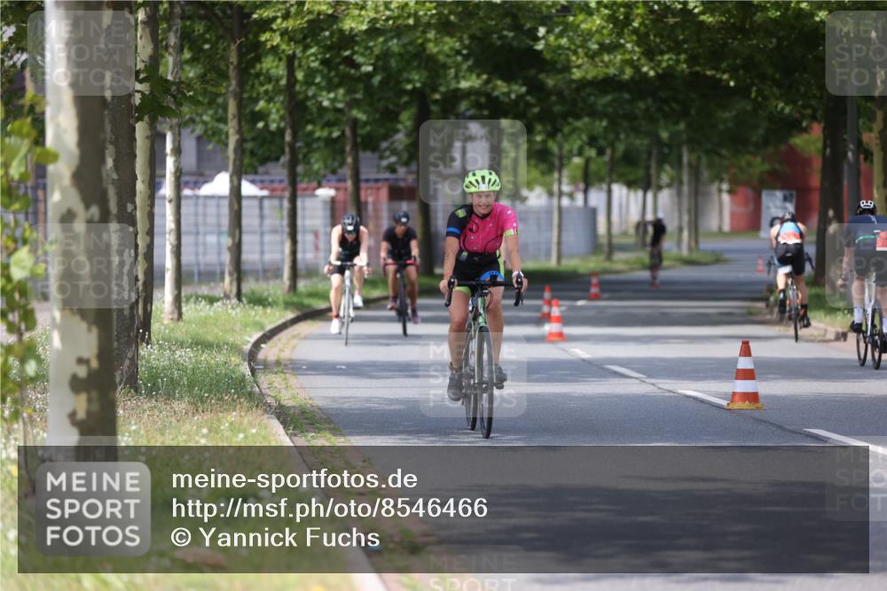 10.08.2025 - GEWOBA Citytriathlon Bremen Yannick Fuchs http://msf.ph/oto/8546466 10.08.2025 13:01:51 Radfahren 586, 663, 703, 754, 819, 828, 842, 851, 923, 953, 964, 1011 meine-sportfotos.de