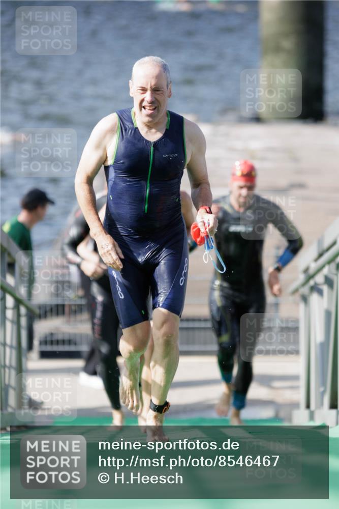 10.08.2025 - GEWOBA Citytriathlon Bremen H.Heesch http://msf.ph/oto/8546467 10.08.2025 10:18:14 Schwimmen 353, 386, 407, 423, 471 meine-sportfotos.de