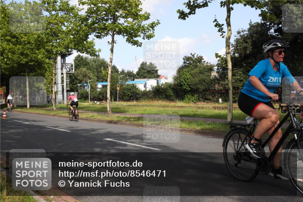10.08.2025 - GEWOBA Citytriathlon Bremen Yannick Fuchs http://msf.ph/oto/8546471 10.08.2025 10:40:05 Radfahren 55, 57, 61, 77, 79, 91, 135, 197, 227, 398, 496 meine-sportfotos.de