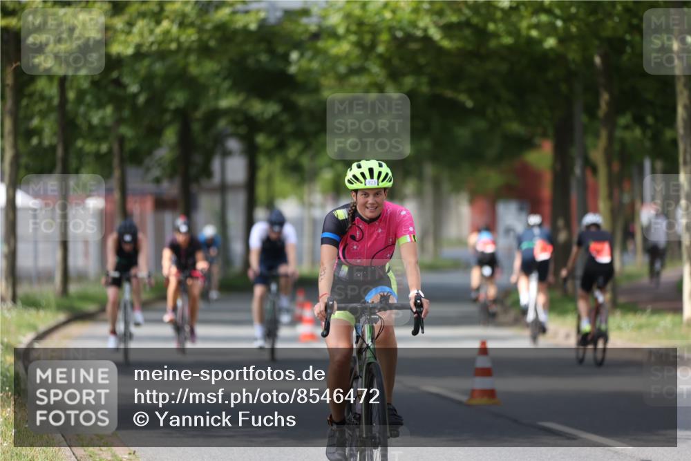 10.08.2025 - GEWOBA Citytriathlon Bremen Yannick Fuchs http://msf.ph/oto/8546472 10.08.2025 13:01:52 Radfahren 586, 703, 754, 819, 828, 842, 851, 923, 953, 964, 1011 meine-sportfotos.de