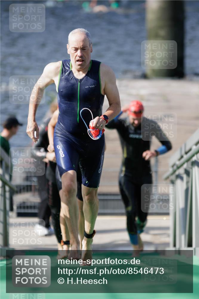 10.08.2025 - GEWOBA Citytriathlon Bremen H.Heesch http://msf.ph/oto/8546473 10.08.2025 10:18:14 Schwimmen 353, 386, 407, 423, 471 meine-sportfotos.de