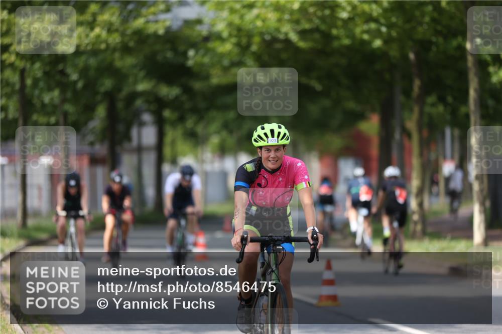 10.08.2025 - GEWOBA Citytriathlon Bremen Yannick Fuchs http://msf.ph/oto/8546475 10.08.2025 13:01:52 Radfahren 586, 703, 754, 819, 828, 842, 851, 923, 953, 964, 1011 meine-sportfotos.de
