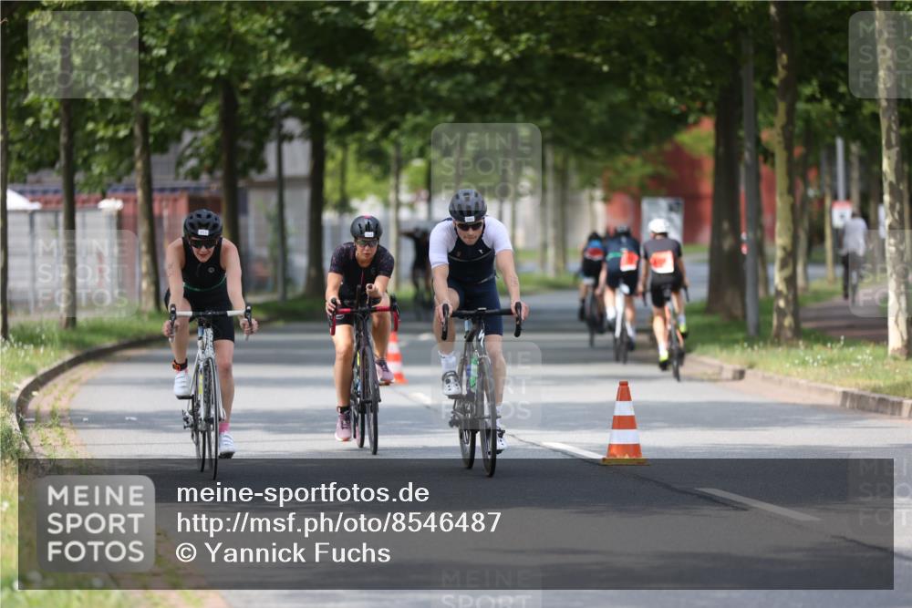10.08.2025 - GEWOBA Citytriathlon Bremen Yannick Fuchs http://msf.ph/oto/8546487 10.08.2025 13:01:53 Radfahren 586, 703, 754, 819, 828, 842, 851, 923, 953, 964, 1011 meine-sportfotos.de