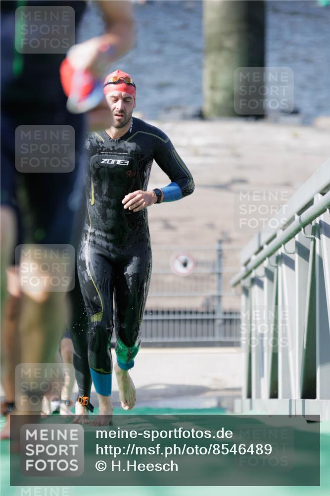 10.08.2025 - GEWOBA Citytriathlon Bremen H.Heesch http://msf.ph/oto/8546489 10.08.2025 10:18:17 Schwimmen 353, 386, 407, 423, 471 meine-sportfotos.de
