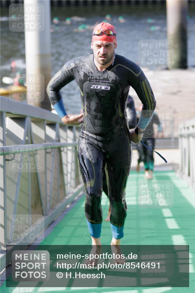 10.08.2025 - GEWOBA Citytriathlon Bremen H.Heesch http://msf.ph/oto/8546491 10.08.2025 10:18:22 Schwimmen 354, 386, 407, 414, 423, 471, 508 meine-sportfotos.de
