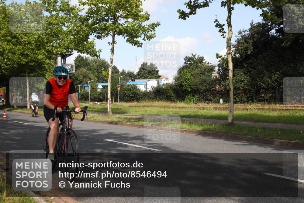 10.08.2025 - GEWOBA Citytriathlon Bremen Yannick Fuchs http://msf.ph/oto/8546494 10.08.2025 10:40:12 Radfahren 1, 11, 47, 55, 57, 61, 79, 91, 135, 197, 227, 398 meine-sportfotos.de