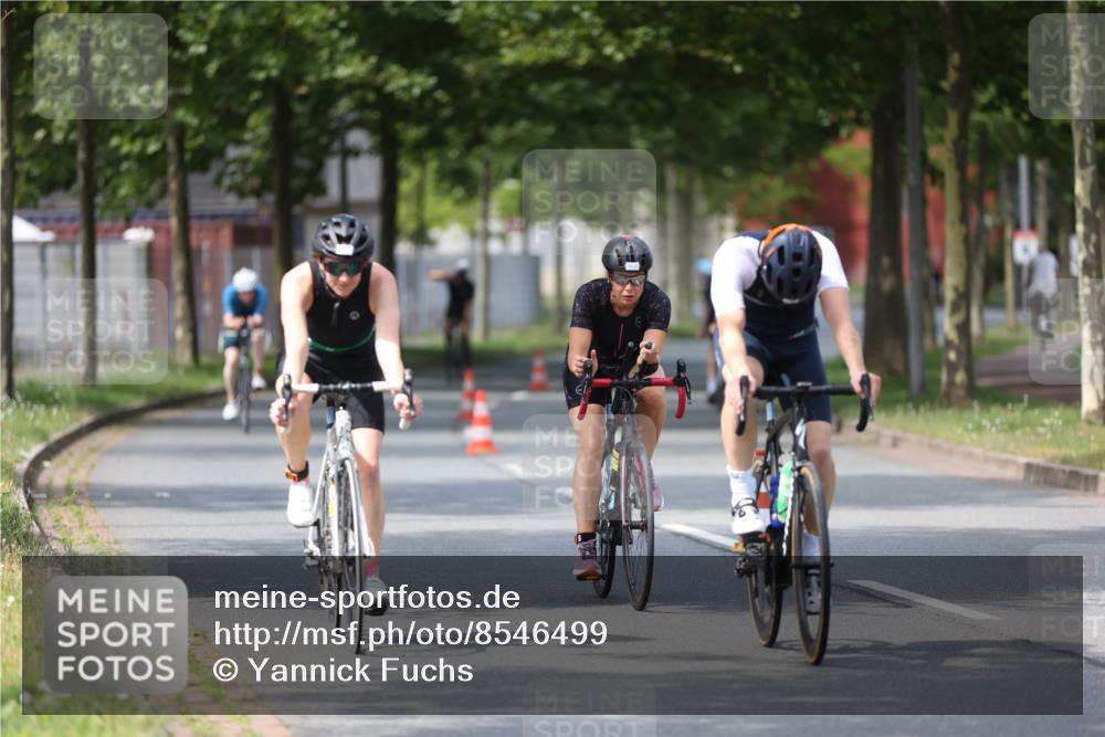 10.08.2025 - GEWOBA Citytriathlon Bremen Yannick Fuchs http://msf.ph/oto/8546499 10.08.2025 13:01:54 Radfahren 586, 703, 819, 828, 842, 851, 923, 953, 964, 1011 meine-sportfotos.de