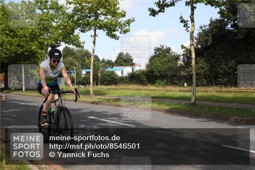 10.08.2025 - GEWOBA Citytriathlon Bremen Yannick Fuchs http://msf.ph/oto/8546501 10.08.2025 10:40:15 Radfahren 1, 11, 47, 61, 65, 79, 91, 125, 135, 197, 227, 229 meine-sportfotos.de