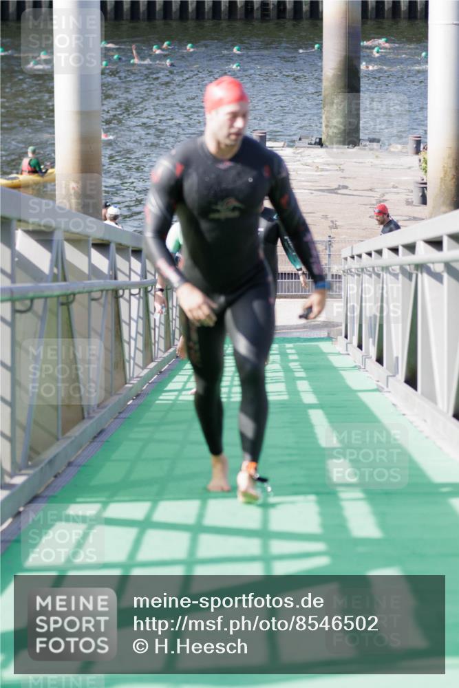10.08.2025 - GEWOBA Citytriathlon Bremen H.Heesch http://msf.ph/oto/8546502 10.08.2025 10:18:25 Schwimmen 354, 386, 407, 414, 423, 471, 508 meine-sportfotos.de