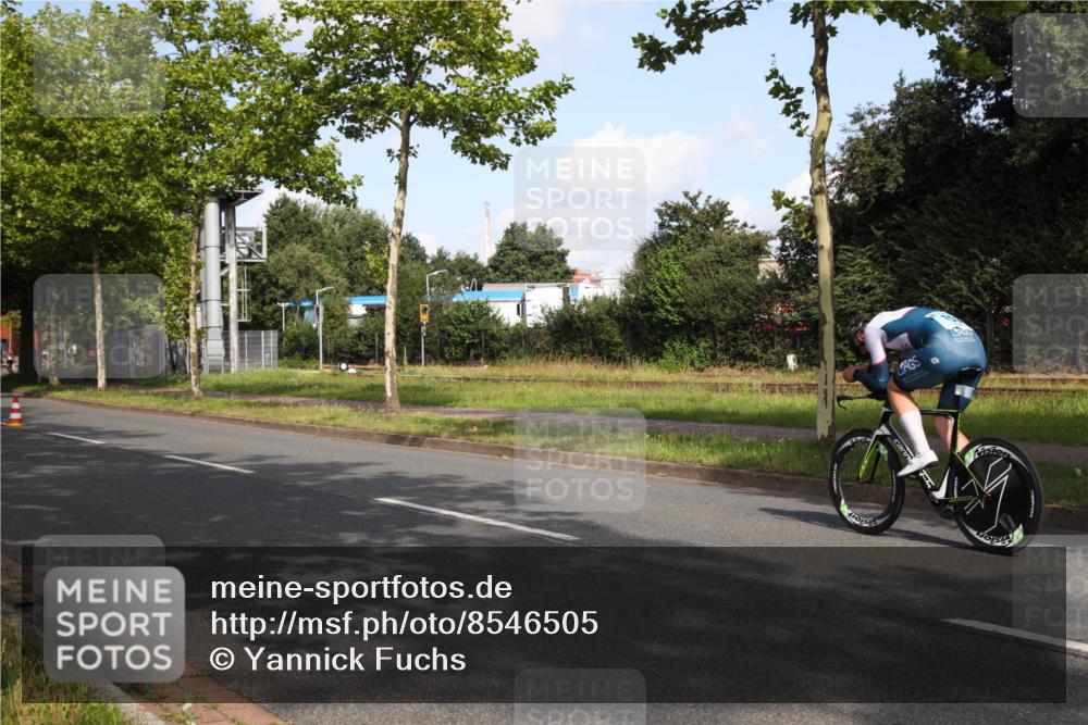 10.08.2025 - GEWOBA Citytriathlon Bremen Yannick Fuchs http://msf.ph/oto/8546505 10.08.2025 10:40:16 Radfahren 1, 11, 39, 47, 61, 65, 79, 91, 125, 135, 197, 227, 229 meine-sportfotos.de