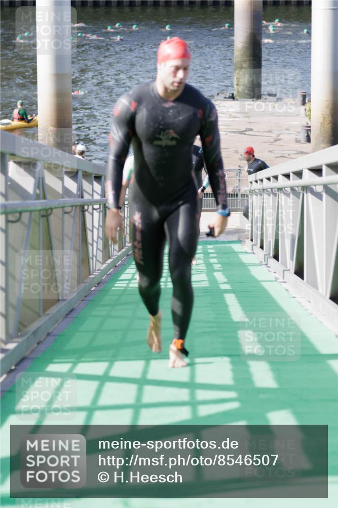 10.08.2025 - GEWOBA Citytriathlon Bremen H.Heesch http://msf.ph/oto/8546507 10.08.2025 10:18:25 Schwimmen 354, 386, 407, 414, 423, 471, 508 meine-sportfotos.de