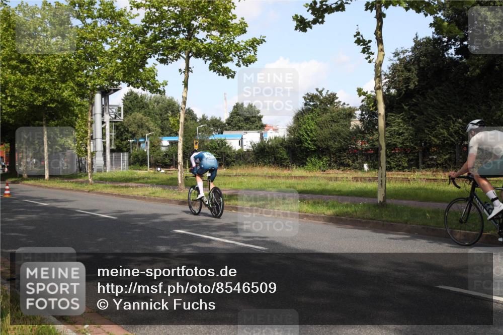 10.08.2025 - GEWOBA Citytriathlon Bremen Yannick Fuchs http://msf.ph/oto/8546509 10.08.2025 10:40:16 Radfahren 1, 11, 39, 47, 61, 65, 79, 91, 125, 135, 197, 227, 229 meine-sportfotos.de