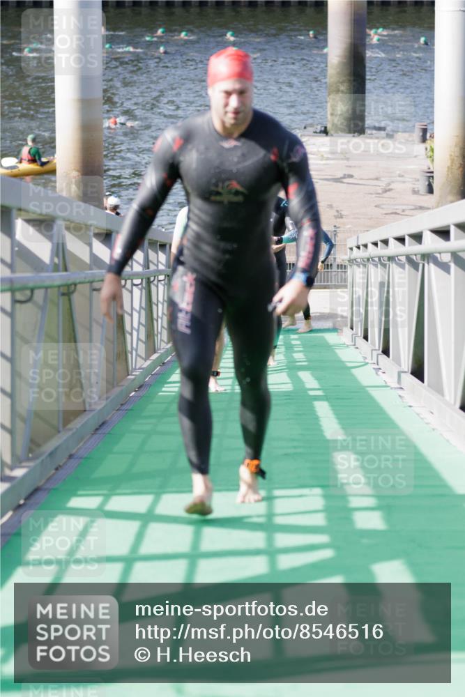 10.08.2025 - GEWOBA Citytriathlon Bremen H.Heesch http://msf.ph/oto/8546516 10.08.2025 10:18:25 Schwimmen 354, 386, 407, 414, 423, 471, 508 meine-sportfotos.de