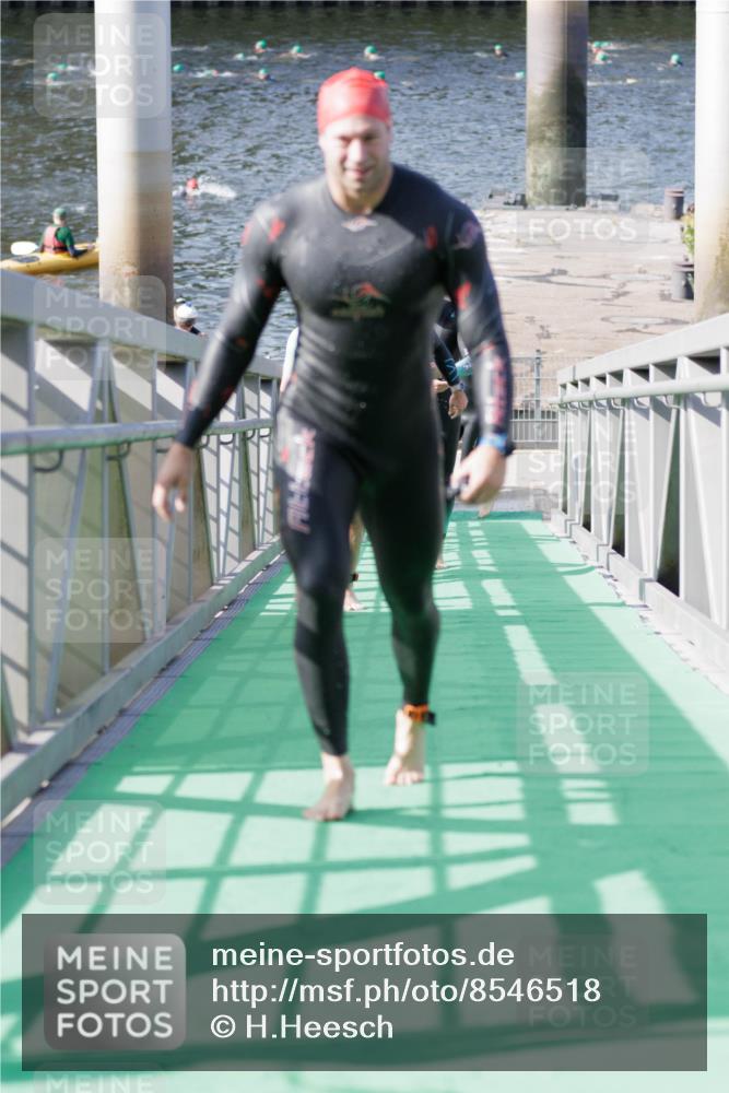 10.08.2025 - GEWOBA Citytriathlon Bremen H.Heesch http://msf.ph/oto/8546518 10.08.2025 10:18:25 Schwimmen 354, 386, 407, 414, 423, 471, 508 meine-sportfotos.de