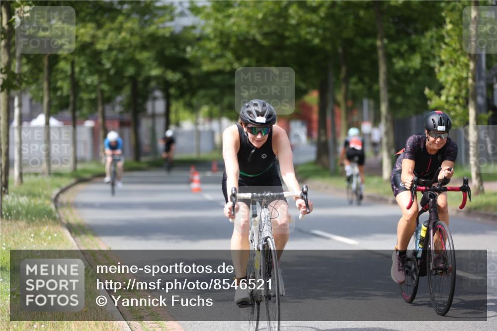 10.08.2025 - GEWOBA Citytriathlon Bremen Yannick Fuchs http://msf.ph/oto/8546521 10.08.2025 13:01:55 Radfahren 586, 703, 819, 828, 842, 923, 953, 964, 1011 meine-sportfotos.de