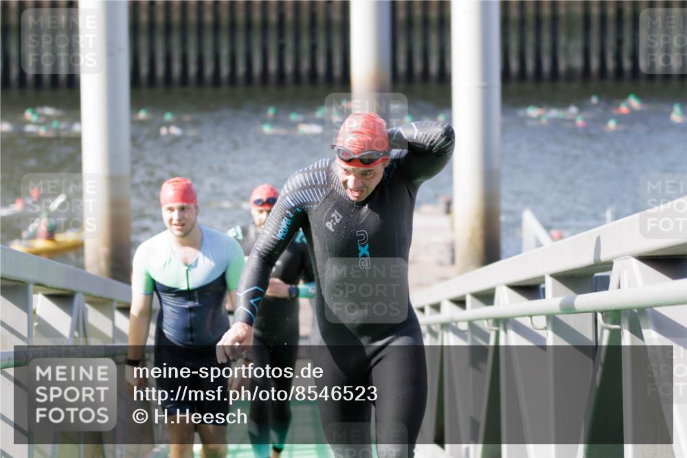 10.08.2025 - GEWOBA Citytriathlon Bremen H.Heesch http://msf.ph/oto/8546523 10.08.2025 10:18:30 Schwimmen 354, 412, 414, 508 meine-sportfotos.de