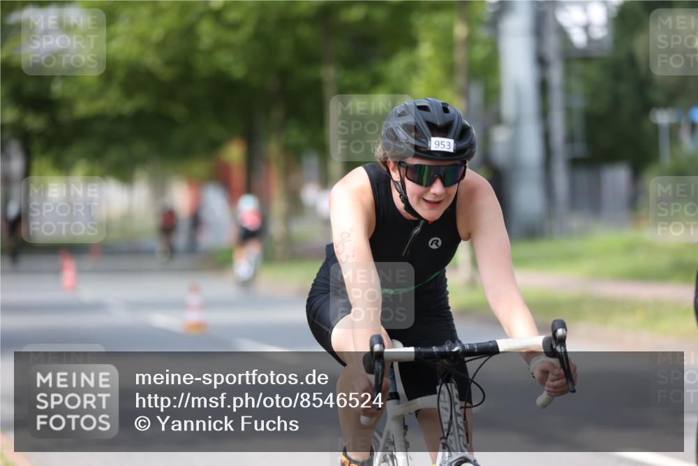 10.08.2025 - GEWOBA Citytriathlon Bremen Yannick Fuchs http://msf.ph/oto/8546524 10.08.2025 13:01:55 Radfahren 586, 703, 819, 828, 842, 923, 953, 964, 1011 meine-sportfotos.de