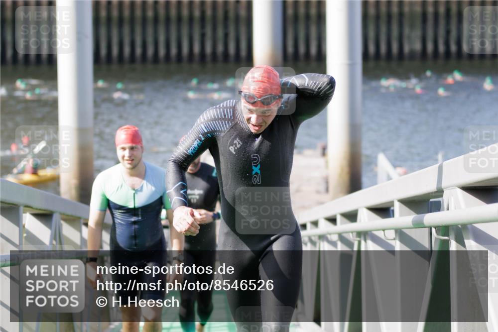10.08.2025 - GEWOBA Citytriathlon Bremen H.Heesch http://msf.ph/oto/8546526 10.08.2025 10:18:30 Schwimmen 354, 412, 414, 508 meine-sportfotos.de