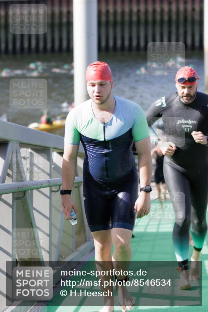 10.08.2025 - GEWOBA Citytriathlon Bremen H.Heesch http://msf.ph/oto/8546534 10.08.2025 10:18:32 Schwimmen 349, 354, 412, 414, 508 meine-sportfotos.de