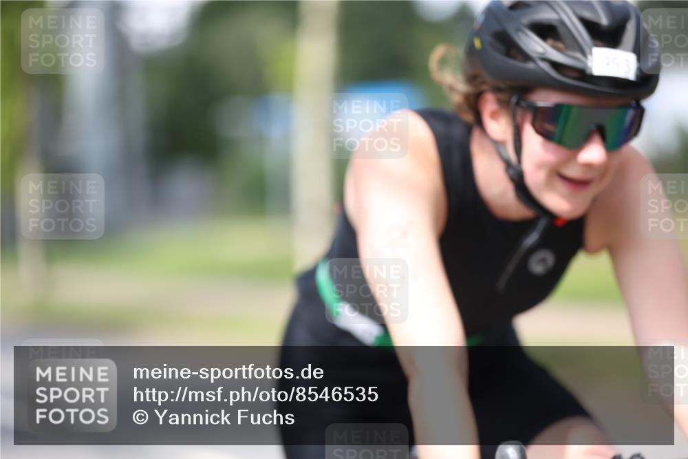 10.08.2025 - GEWOBA Citytriathlon Bremen Yannick Fuchs http://msf.ph/oto/8546535 10.08.2025 13:01:56 Radfahren 586, 703, 819, 828, 842, 923, 953, 964, 1011 meine-sportfotos.de