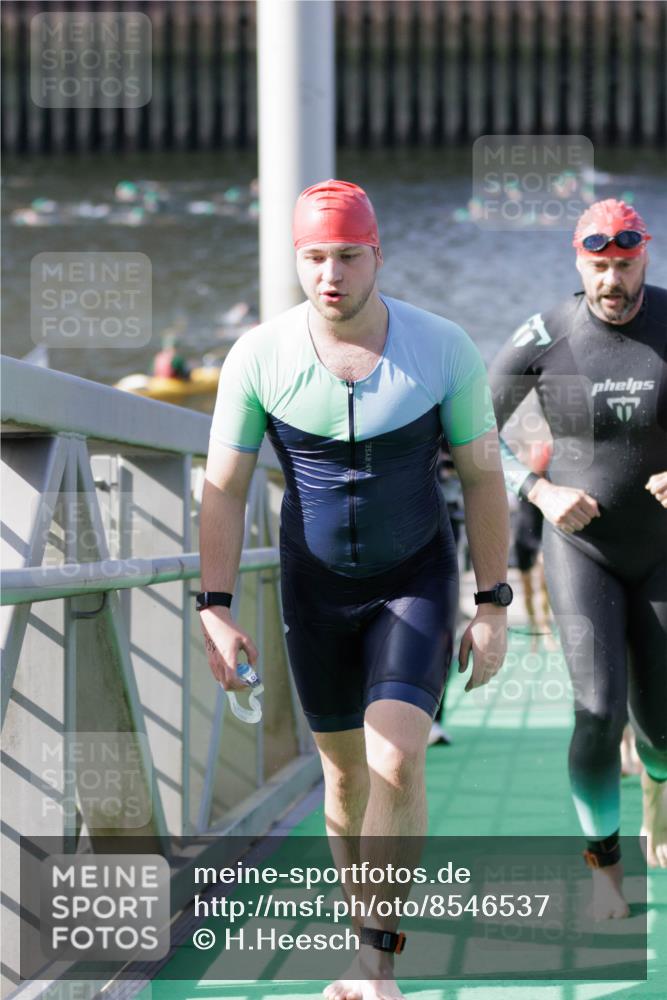 10.08.2025 - GEWOBA Citytriathlon Bremen H.Heesch http://msf.ph/oto/8546537 10.08.2025 10:18:32 Schwimmen 349, 354, 412, 414, 508 meine-sportfotos.de