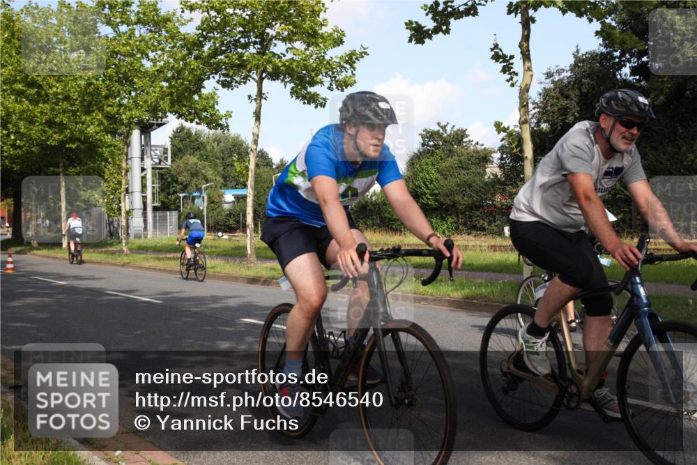 10.08.2025 - GEWOBA Citytriathlon Bremen Yannick Fuchs http://msf.ph/oto/8546540 10.08.2025 10:40:30 Radfahren 1, 11, 23, 39, 47, 65, 125, 229, 368, 505 meine-sportfotos.de