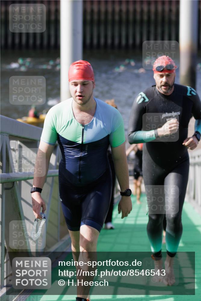 10.08.2025 - GEWOBA Citytriathlon Bremen H.Heesch http://msf.ph/oto/8546543 10.08.2025 10:18:33 Schwimmen 349, 354, 412, 414, 508 meine-sportfotos.de