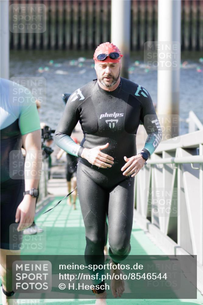 10.08.2025 - GEWOBA Citytriathlon Bremen H.Heesch http://msf.ph/oto/8546544 10.08.2025 10:18:33 Schwimmen 349, 354, 412, 414, 508 meine-sportfotos.de